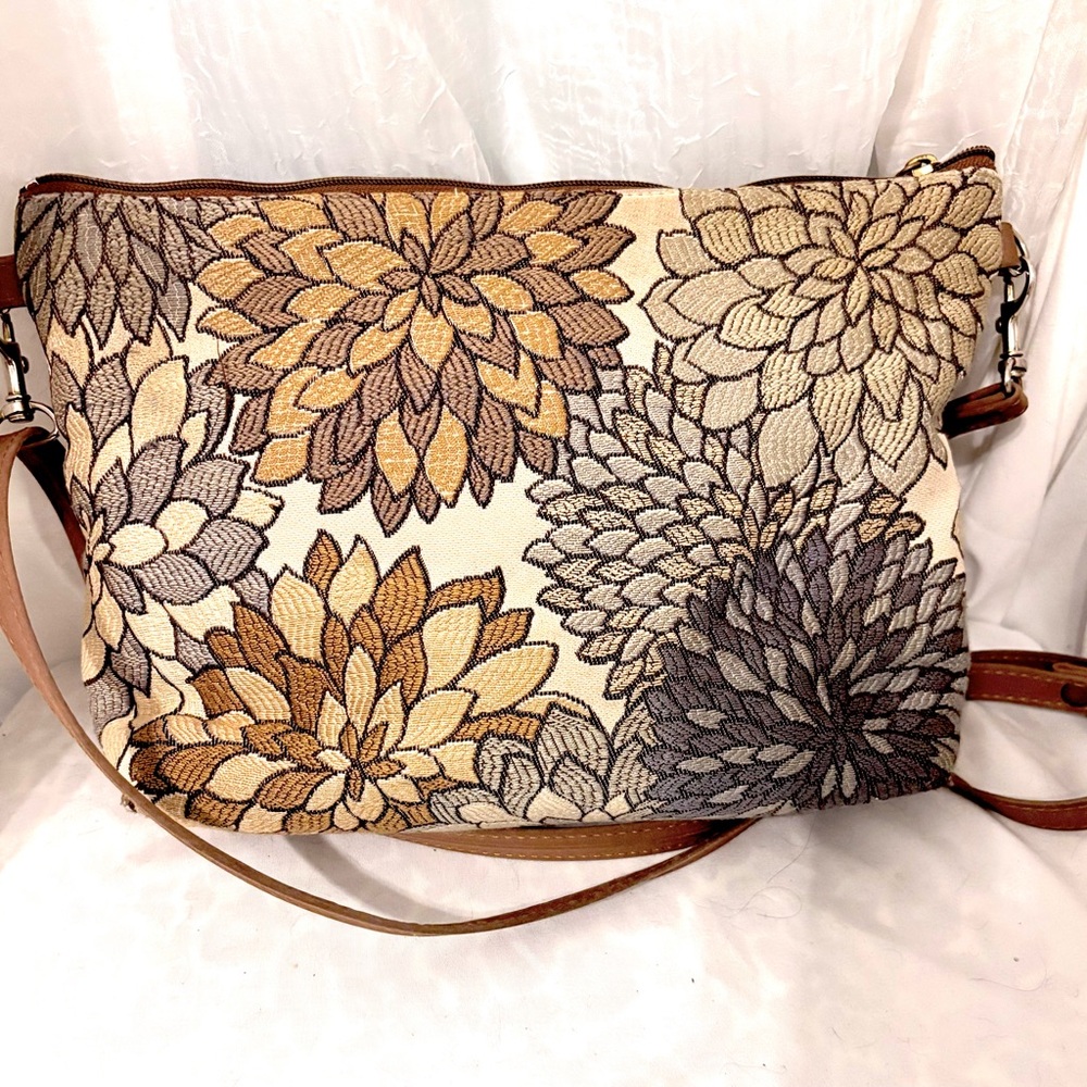 Danny K of Beverly Hills Peony Flower Print  Tapestry Crossbody Purse Hand Bag